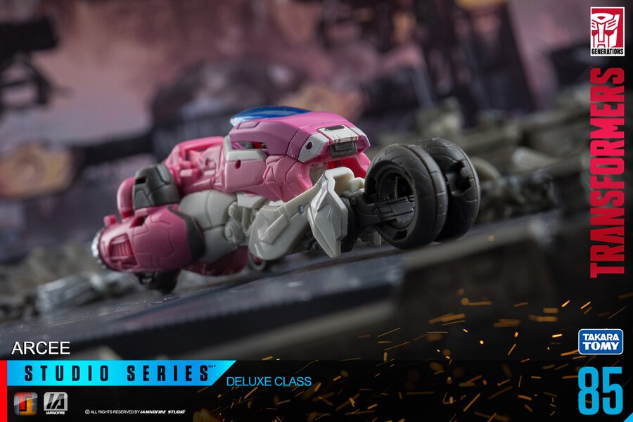 Studio Series SS 85 Arcee Toy Phography Image Gallery By IAMNOFIRE  (9 of 13)